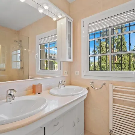 Spacious And Comfortable Chalet Holiday home *